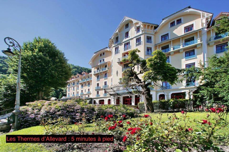Bien-Etre Et Bonheur Au Pied Des Thermes Allevard Esterno foto